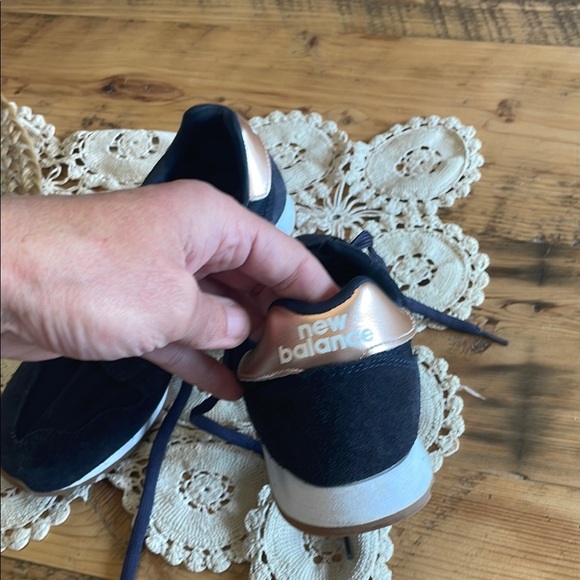 New Balance Blue and Pink Sneakers Athletic Design - Picture 6 of 10